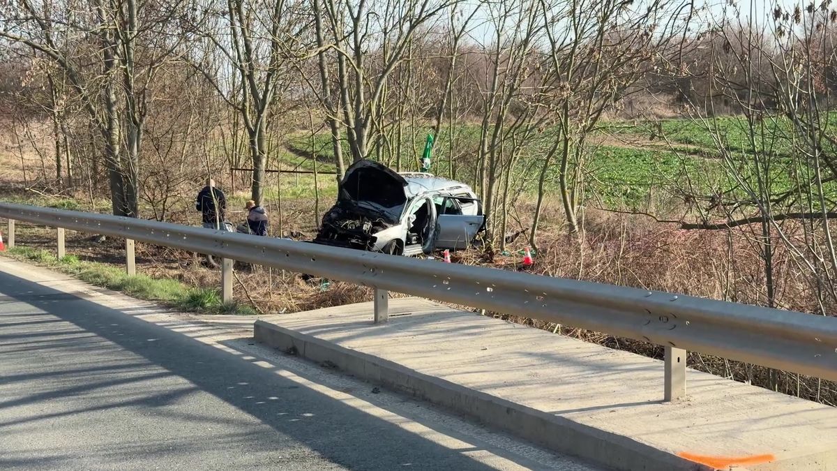 Tragická nehoda na Kolínsku: Jeden mrtvý, řidiče odvezl vrtulník
